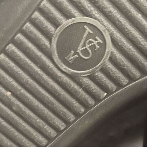 Victoria’s Secret Womens M Slide Slippers Velvet Faux Fur Poof Soft Lounge - Picture 2 of 10